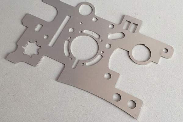 High-power fiber laser cutting machine for stainless steel processing - RIVOMACH